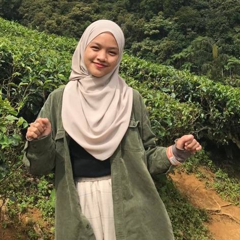 Green brown outfit aesthetic nude outfit green outfit skirt outerwear Olive Green Hijab Outfit, Nude Outfits Hijab, Green And Brown Aesthetic Outfit, Earth Tone Fits, Brown Outfit Hijab, Green Brown Outfit, Green Hijab Outfit, Brown Outfit Aesthetic, Brown Hijab