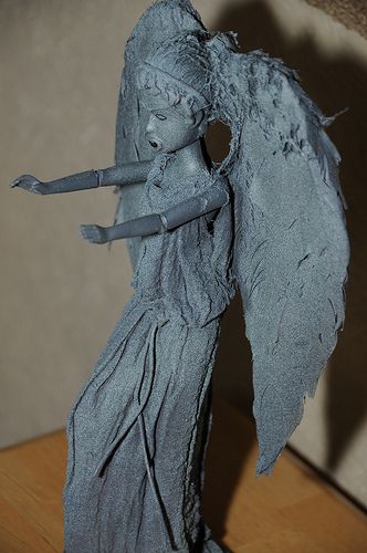 How to make Weeping Angels from Barbie dolls (Don't blink!) Barbie Doll Upcycle, Upcycled Barbie Dolls, How To Make Creepy Dolls, Doctor Who Weeping Angels, Diy Zombie Dolls, Creepy Barbie, Diy Fairies, Zombie Crafts, Upcycle Toys