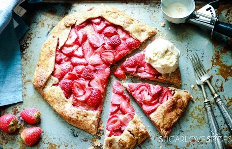 Strawberry Frangipane Galette-feature Frangipane Galette, Quick Party Desserts, Almond Frangipane, Easy Dessert Recipes Christmas, Butter Pastry, Party Food Dessert, Fruit Dessert Recipes, Amazing Desserts, Homemade Pastries