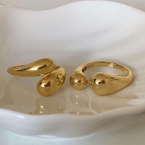 Gold Thumb Ring, Gold Rings Wedding, Gold Thumb Rings, Rings Chunky, Wedding Ring Gold, Rings Minimalist, Jewelry Product Shots, Punk Earrings, Gold Bar Earrings