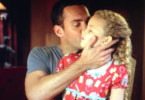 Jay Harrington Better Off Ted. He and rose are so adorable! 😍😍😍😍 Better Off Ted, Raoul Bova, Jay, Favorite Celebrities, Couple Photos