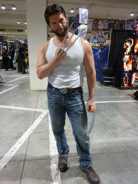 Wolverine - Seattle Ace Comic Con Wolverine Diy Costume, Wolverine And Jean Grey Costume, Diy Wolverine Costume, Wolverine Outfit Ideas, Wolverine Outfit, Costume Halloween Homme, Wolverine Halloween Costume, Wolverine Costume, Wolverine Cosplay