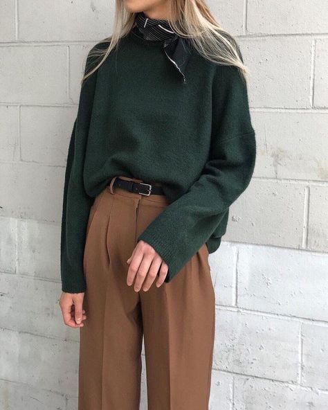 Looks Street Style, Brown Pants, Winter Trends, Work Week, Mode Inspo, Date Outfits, 가을 패션, Look Vintage, Green Sweater