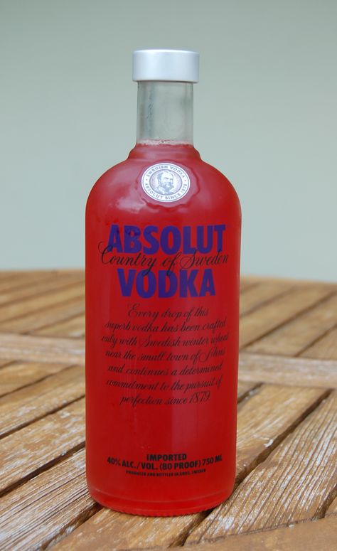 Strawberry vodka Flavored Liquor, Strawberry Vodka, Liquor Drinks, Absolut Vodka, Beautiful Picture, Cafe Food, The Recipe, Vodka Bottle, My Friend