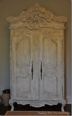 French Country Armoire, Muebles Shabby Chic, Decoration Shabby, French Country Bedrooms, French Country Design, French Country Cottage, Shabby Chic Kitchen, French Country House, French Country Style