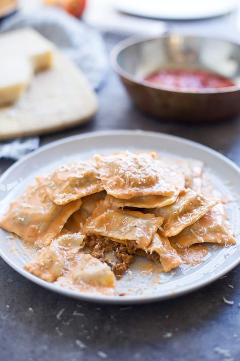 Homemade Bolognese Ravioli Bolognese Ravioli, Easy Bolognese, Ravioli Recipe Homemade, Ravioli Recipes, Pasta Sausage, Homemade Bolognese, Parmesan Cheese Sauce, Ravioli Filling, Stuffed Pasta