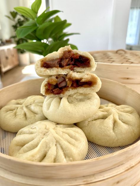 Steamed Chinese BBQ Pork Buns (Char Siu Bao 叉燒包) Bbq Pork Buns Recipe, Chinese Bbq Pork Buns, Cha Siu Bao, Bbq Pork Buns, Char Sui, Char Siu Bao, Siu Bao, Steamed Pork Buns, Vietnamese Pork