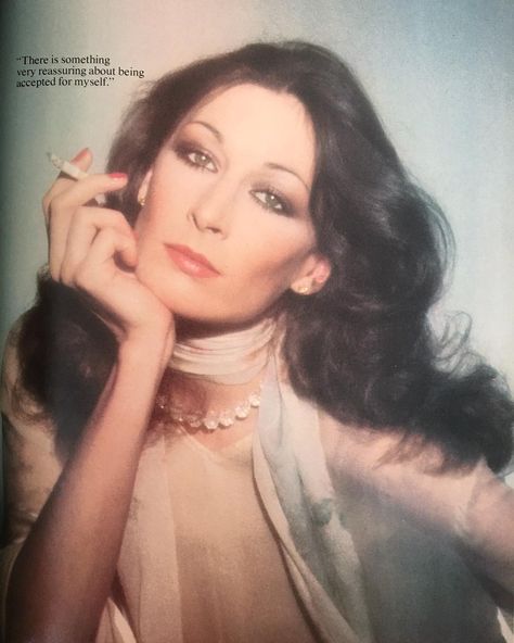 Angelica Huston 70s, Angelica Huston, Inside Magazine, Cheryl Tiegs, Candice Bergen, Anjelica Huston, Pose Reference Photo, Best Actress, Beauty Queens