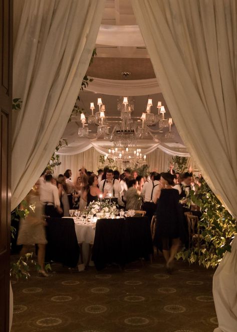 Memorable Wedding Ideas, Country Club Wedding Reception, Oasis Style, Classic Summer Wedding, Ballroom Wedding Reception, Country Club Reception, Old Hollywood Wedding, Indoor Wedding Receptions, Wedding Venues Indoor