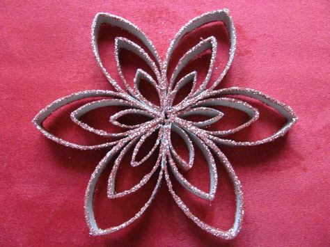 Vika Papper Jul, Paper Roll Crafts Diy, Hearts Paper Crafts, Diy Christmas Snowflakes, Crafts For Kids Paper, Toilet Paper Crafts, Quilling Christmas, Toilet Paper Roll Crafts, Christmas Paper Crafts