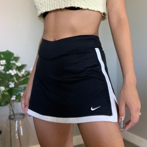 Sports Skirts Outfit, Sports Skirt Outfit, Tenis Outfits Sport, Sporty Skirt Outfits, Sport Skirt Outfit, Sporty Skirt, Nike Tennis Skirt, Sport Skirt, Sports Skirt