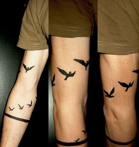 Bird Tattoos Around the Arm for Men Birds Wrapped Around Arm Tattoo, Back Of Neck Tattoo Men, Bird Tattoos Arm, Tattoo Sonne, Bird Tattoo Men, Bird Tattoo Meaning, Tattoo Wallpaper, Tatuagem Masculina Pequena, Flying Tattoo