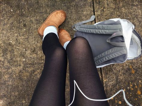 autumn girlblogger heroin chic fall whisper uggs black coffee nyc waif boarding school femcel pumpkin spice tumblr girl Season Of The Witch, Rory Gilmore, Best Seasons, Grunge Style, Autumn Aesthetic, Girl Falling, Black Tights, Tim Burton, Gilmore Girls