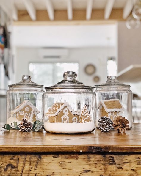 Easy to make ginger bread snow globes with pantry storage jars! Ella Claire, Ginger Bread House Diy, Gingerbread Diy, Neutral Christmas, Shabby Chic Christmas, Glass Storage Jars, Mom Diy, Christmas Tablescapes, Christmas Villages