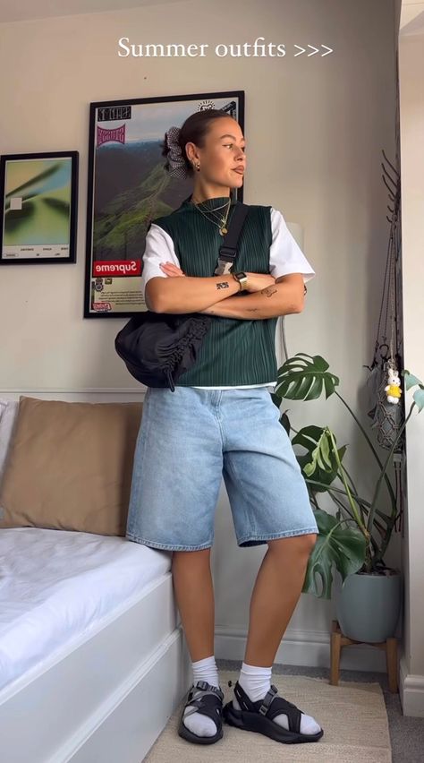 Gorpcore Aesthetic Summer, Baggy Long Shorts Outfit, Jorts Outfit Mid Size, Long Shorts Outfits Women Summer, Large Shorts Outfits, Olhirst Outfits, Jorts Outfits Midsize, Midsize Jorts Outfit, Long Shorts Outfits Aesthetic