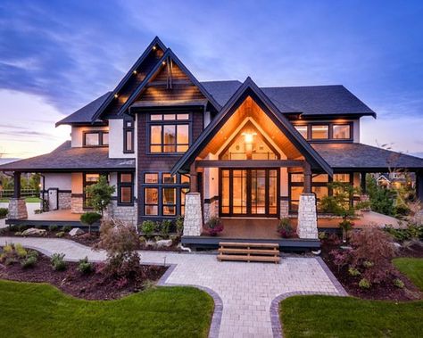 18 Warm and Cozy Chalet Style Exterior Design Ideas - Style Motivation Home Designs Exterior, Transitional Exterior, Farmhouse Exterior Design, Lots Of Windows, Casas The Sims 4, Modern Farmhouse Exterior, Log Cabin Homes, Farmhouse Exterior, Design Studios