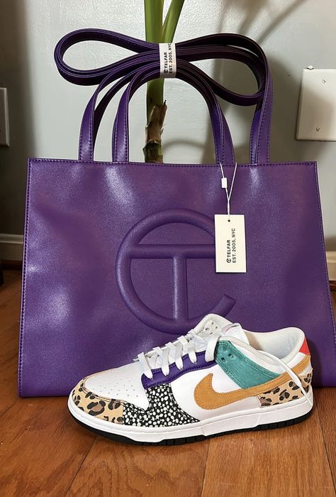 Purple Telfar Bag, Telfer Bag, Telfar Aesthetic, Telfar Bag Outfit, Chill Life, Telfar Bag, Pretty Shoes Sneakers, Shoes Outfit Fashion, Handbag Essentials