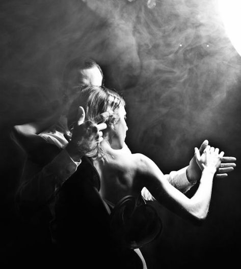 Photo Tango Art, A Well Traveled Woman, Tango Dancers, Tango Dance, Argentine Tango, Dance Movement, Shall We Dance, Foto Art, Dance Photos