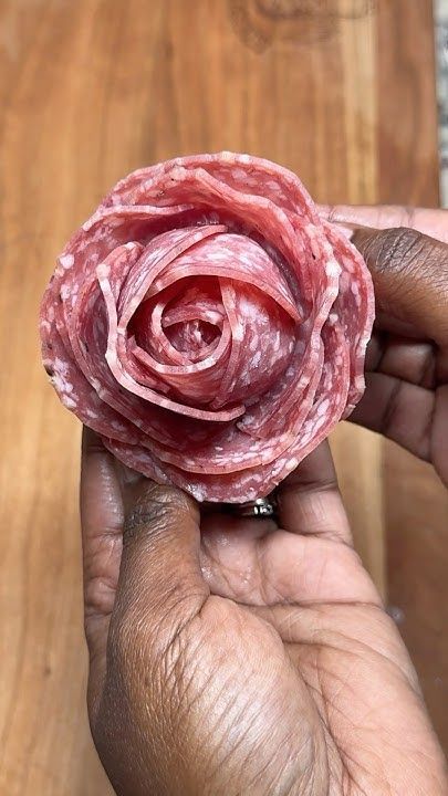 How to Make a Salami Rose How To Salami Rose, Salami Roses How To, How To Make Salami, Salami Rolls, Salami Rose, How To Make Rose, Rose Tutorial, Rose Video, Cold Cuts