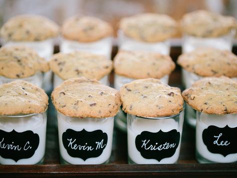 14 Wedding Dessert Ideas (That Aren’t Cake!) | https://www.theknot.com/content/wedding-cake-alternatives-desserts Wedding Reception Places, Wedding Brunch Reception, National Dessert Day, Wedding Seating Cards, Cake Alternatives, Dessert Alternatives, Wedding Cake Servings, Fall Brunch, Wedding Cake Alternatives