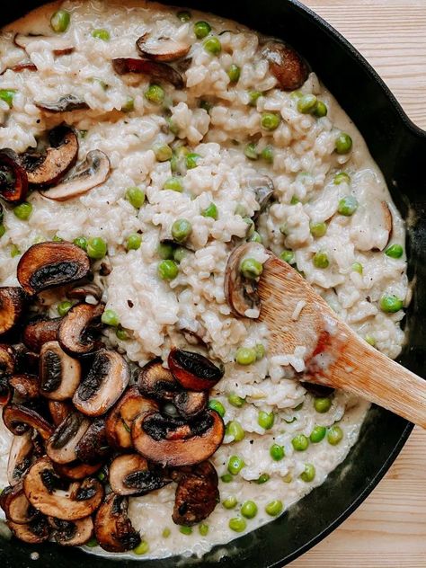 This Risotto with Mushrooms and Peas balances rich and creamy Arborio rice with umami-rich mushrooms and verdant peas. | whipandwander.com | #risotto #risottowithmushrooms #risottowithmushroomsandpeas #creamyrisotto #mushrooms #peas #specialoccasiondinners #specialoccasionrecipes #glutenfreerecipes #glutenfreedinners #glutenfreedinnerrecipes #mushroomrecipes #risottorecipe #italianrice #arborio #arboriorice Mushroom And Pea Risotto, Pea Risotto, Comfort Pasta, Italian Rice, Italian Diet, Easy Skillet Meals, Comfort Casseroles, Easy Freezer Meals, Arborio Rice