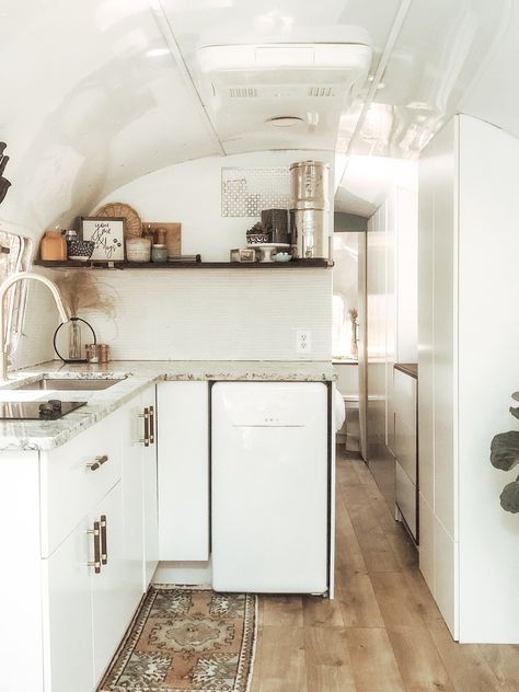 An Adventurous Florida Couple Revitalize a 1970s Airstream for Just $15K - Dwell Fiberglass Shower Pan, Airstream Living, Airstream Travel Trailers, Tiny Home On Wheels, Airstream Remodel, Airstream Interior, Airstream Renovation, Warm Kitchen, Home On Wheels