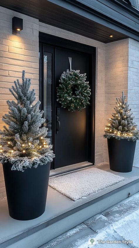 Festive Flair: 160 Enchanting Christmas Porch Decor Ideas - The Garden Style Christmas Urns, Christmas Porch Decor Ideas, Christmas Decor Inspiration, Christmas Interiors, Christmas Porch Decor, Chic Christmas, Pretty Christmas, Christmas Mantels, Christmas Porch