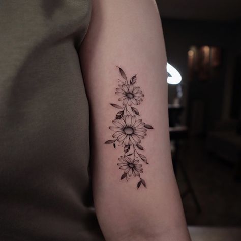 60+ Best Daisy Tattoo Ideas & All You Must Know About Them — InkMatch Magnolia And Daisy Tattoo, Daisy Tattoo Sleeve Forearm, Daisy Band Tattoo, Daisy Tattoo Large, Daisy Bicep Tattoo, Daisy Sleeve Tattoo Black And White, Three Daisy Tattoo, Daisy Ankle Tattoos For Women, Daisy Tattoo Designs Drawings