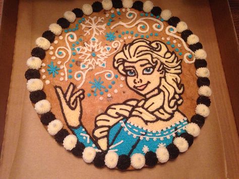 Cookie cake. Elsa. Frozen. Disney. Disney Cookie Cake, Frozen Cookie Cake, Cake Elsa Frozen, Bites Ideas, Cake Elsa, Giant Cookies, Cake Frozen, Cake Princess, Cookie Cake Designs