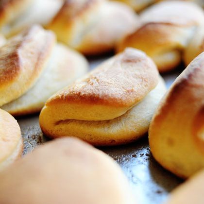 Parker House Rolls Recipe, Parker House Rolls, Pioneer Woman Recipes, Ree Drummond, Parker House, The Pioneer Woman, Bread Rolls, Dinner Rolls, Rolls Recipe