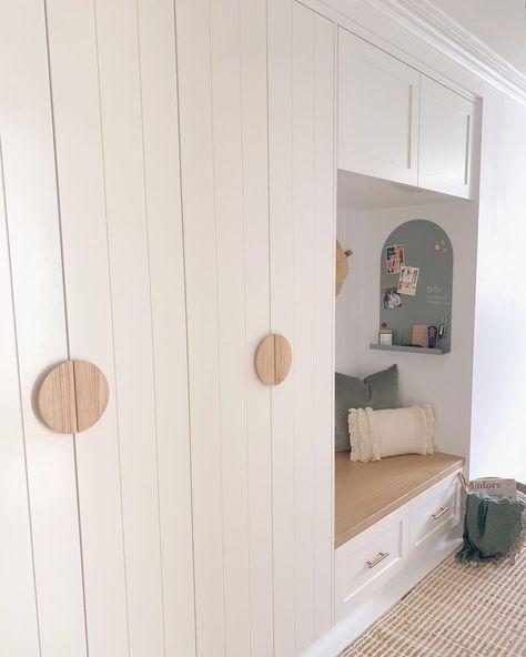 Built In Wardrobe Kids Room, Mudroom Cupboards, Mud Room Nook, Bedroom Cupboard Ideas, Ikea Mud Room, Wardrobes Ideas, Apartment Styling, Small Kids Bedroom, Room Nook