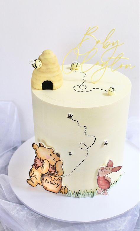 Simple Pooh Cake, Winnie The Pooh Classic Cake, Small Winnie The Pooh Cake, Winnie Pooh Theme Party, Whinney Pooh Cake, Winnie The Pooh Birthday Cake Simple, Winnie The Pooh Birthday Cake Ideas, Winnie The Pooh Cake 1st Birthdays, Vintage Pooh Cake