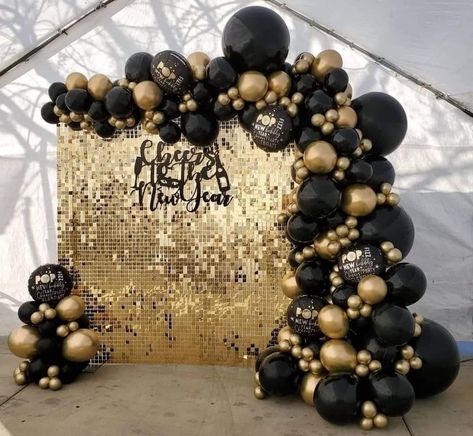 New Year Decorations Ideas 2023, Newyear Decoration Ideas, New Years Balloon Decorations, New Year Balloon Decoration, New Year Wall Decoration, Graduation Party Backdrops, Cheers To The New Year, 18th Birthday Decorations, Deco Ballon