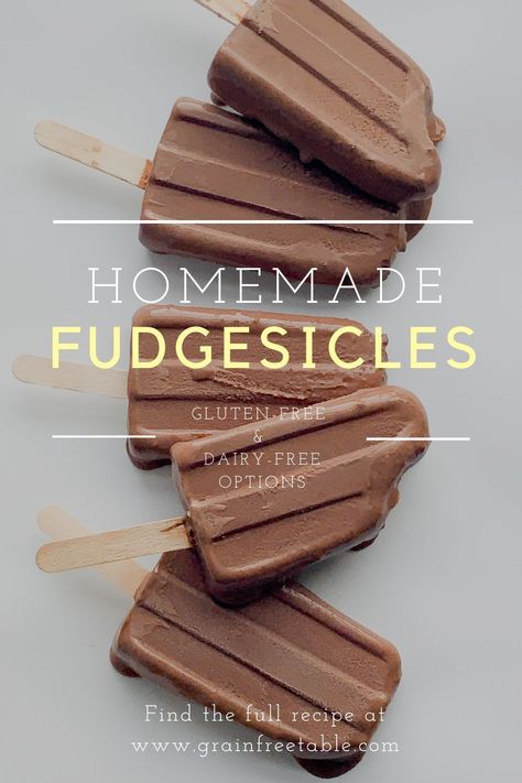 Chocolate Popsicle Recipes, Homemade Fudgesicles, Fudgesicle Recipe, Fruit Popsicle Recipes, Easy Popsicle Recipes, Easy Popsicles, Chocolate Popsicles, Easy Cold, Homemade Popsicles