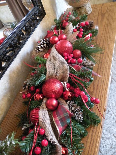 Christmas Table Centerpiece, Xmas Centerpieces, Christmas Centers, Christmas Table Centerpieces, Tartan Christmas, Burlap Christmas, Christmas Arrangements, Christmas Swags, Christmas Flowers