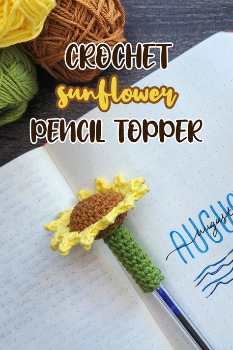 A detailed crochet tutorial for a sunflower pencil/pen topper. Simple and great for beginners. Pencil Toppers Crochet, Crochet Pen Toppers Free Pattern, Crochet Pen Cover, Crochet Pen Toppers, Crochet Pencil Toppers Free Pattern, Crochet Pens, Crochet Pencil Toppers, Bookish Crochet, Pencil Topper Crafts