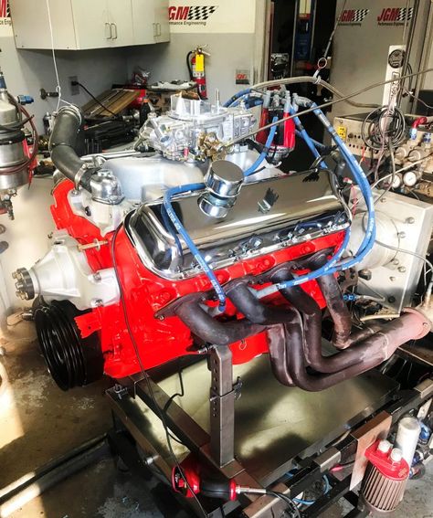 Budget Big Block Chevy Street Torque! Chevy Vs Ford, Chevy Crate Engines, Wad Of Cash, 454 Big Block, Jim James, Truck Mechanic, Chevy Motors, Crate Motors, Vw Engine