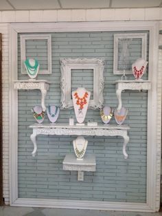 Jewelry Wall Display, Jewerly Display, Antique Booth Ideas, Jewerly Displays, Window Display Design, Jewelry Wall, Boutique Decor, Market Displays, Craft Show Displays