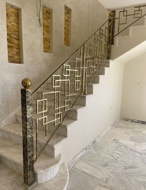 سلالم حلزونية, درابزين السلم, Luxury Stairs, Modern Window Grill, Metal Stair Railing, درج السلم, Interior Stair Railing, Staircase Interior Design, Modern Stair Railing