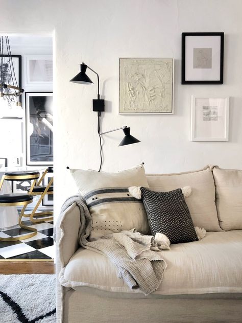 Mini Gallery Wall, Apartment Gallery Wall, Galley Wall, Mini Gallery, Cozy Sofa, Decorating Small Spaces, Small Apartment, White Decor, Cozy Living Rooms