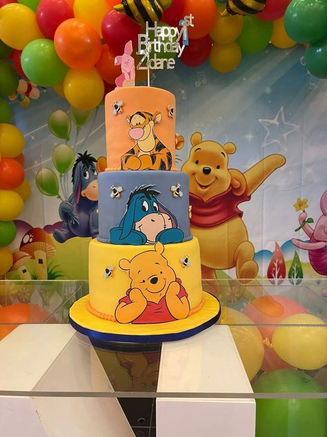 Birthday Winnie The Pooh, Pooh Bebe, Winnie The Pooh Birthday Party, Pooh Birthday Party, Winnie The Pooh Decor, Monster Baby Showers, Baby Birthday Party Theme, Winnie The Pooh Cake, Winnie The Pooh Themes