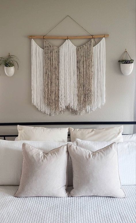 Aesthetic Boho Bedroom, Bedroom Aesthetic Boho, Boho Bedroom Aesthetic, Weaving Wall Decor, Bedroom Ideas Hippie, Boho Yarn, Boho Bedroom Ideas, Boho Crafts Diy, Yarn Wall Art