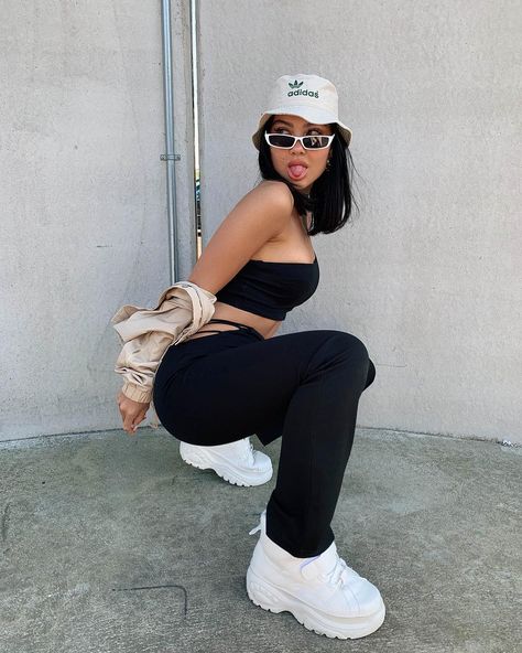 AMANDA on Instagram: “🤪 top and bottoms @forever21 #f21xme” Streetwear Fashion Winter, 10 Dollar, Clothing Sites, Aesthetic Outfit Ideas, Best Photo Poses, Street Fashion Photography, Causual Outfits, Sammy Dress, Outfits With Hats