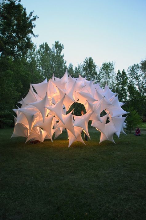 Students of Ball State Construct Parametric Tensegrity Structure for Local Art Fair Serpentine Gallery Pavilion, Tensegrity Structure, Temporary Architecture, Tensile Structures, Pavilion Architecture, Temporary Structures, Parametric Architecture, Zaha Hadid Architects, Parametric Design