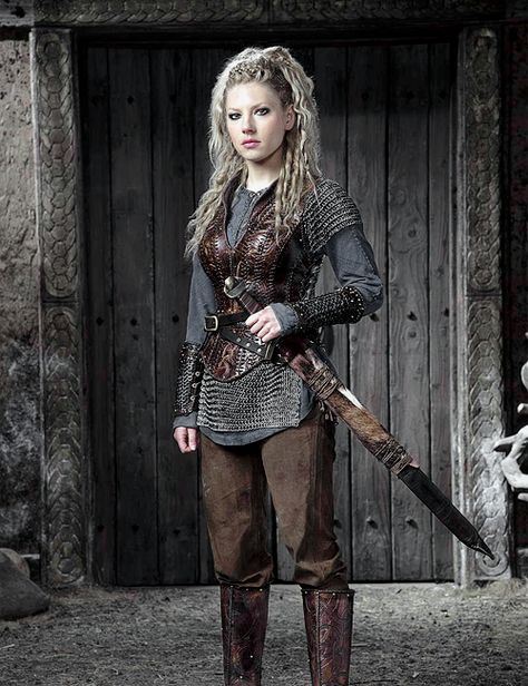 Viking Ren Faire Costume, Lagertha Dress, Viking Costume Female Diy, Viking Outfit Woman Warriors, Lagertha Cosplay, Viking Photoshoot, Viserra Targaryen, Kathryn Winnick, Viking Halloween