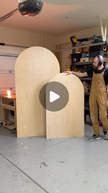 Woodshop Box Studio on Instagram: "Simple arch backdrop with a stand 🙌

📌 All the tools and things i use are linked in my bio 📌

📌 Need a quote for a custom woodwork? Text and email will get to me faster but also you can DM me now as well 📌

👉 I don't do delivery ☝️ Only pickup or local delivery is available and I'm located in Sacramento 👈

#custom #customwoodwork #woodworking #arch #archbackdrop #backdroparch #circle #collapsible #foldable #foldingbackdrop #folding #woodwork #wood #art #woodart #woodworker #skill #skills #woodshop #sacramento #sacramentoevents #event #eventprops #eventdecor #eventbackdrop #bayarea #bayareaevents #partybackdrop #partydecor #partyprops #bayarea #bayareaevents" Balloon Wood Backdrop, Wood Backdrop Diy How To Make, Build Backdrop, Diy Balloon Arch Stand, Event Backdrop Ideas, Back Drop Diy, Diy Photo Backdrop Stand, Arch Seating Chart, Wood Backdrop Wedding