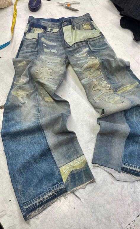 Reworked Pants, Distressed Outfit, Reworked Jeans, Denim Diy Clothes, Diy Pants, Painted Clothes Diy, Upcycled Jeans, Black Men Street Fashion, Custom Jeans