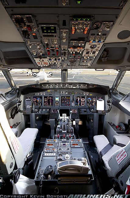 737-900 cockpit Boeing 737 Cockpit, Helicopter Cockpit, Future Pilot, Jet Privé, Airplane Wallpaper, Pilots Aviation, Boeing Aircraft, Passenger Aircraft, Aircraft Photos