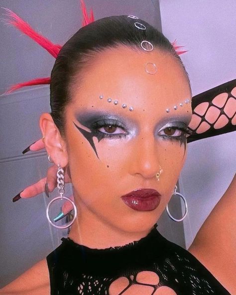 70s Punk Makeup, Punk Rock Makeup, Brow Looks, Senior Makeup, Trucco Glam, Futuristic Makeup, Bleached Eyebrows, Rock Makeup, Halloween 11