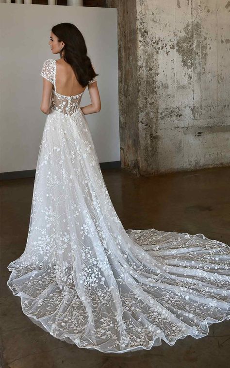 Opulent A-Line Wedding Dress with Sweetheart Neckline - Martina Liana Spring Wedding Dress A Line, Lace Accent Wedding Dress, Modern Ethereal Wedding Dress, Soft Aline Wedding Dress, Martina Liana Luxe Wedding Dress, Heart Line Wedding Dresses, Unique Wedding Dresses For Short Women, Long Floral Wedding Dress, Plain Wedding Dress Accessories